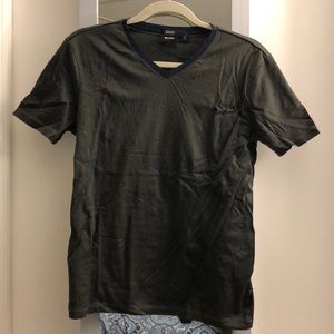 Men’s Hugo Boss V-neck shirt, size medium